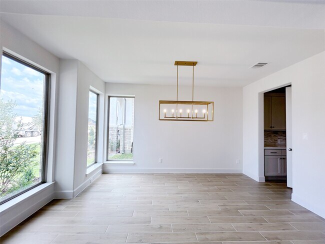 Building Photo - 5406 Holly Holw Ln