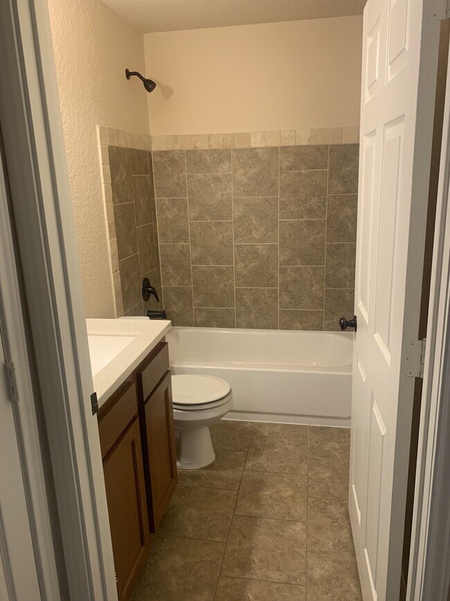 Building Photo - 10855 Royal Pines Dr