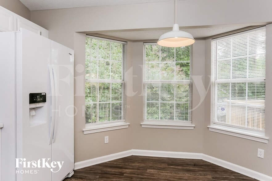 Building Photo - 6319 Hillview Ln