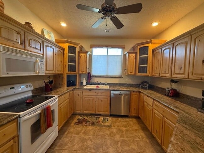 Building Photo - Long Term Vacation Rental Available Now - Fully Furnished In Verde Santa Fe on the golf course, B...