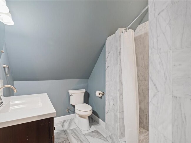 Building Photo - 910 Villa Chanticleer Rd