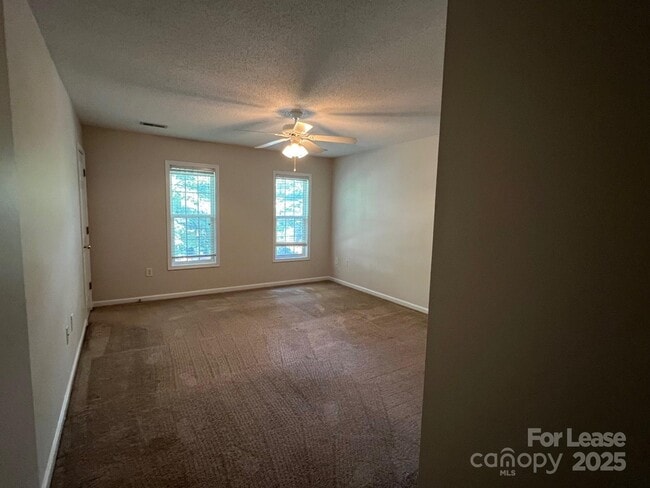 Building Photo - 128 Locomotive Ln