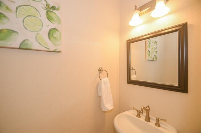 Building Photo - 3325 Clearview Cir