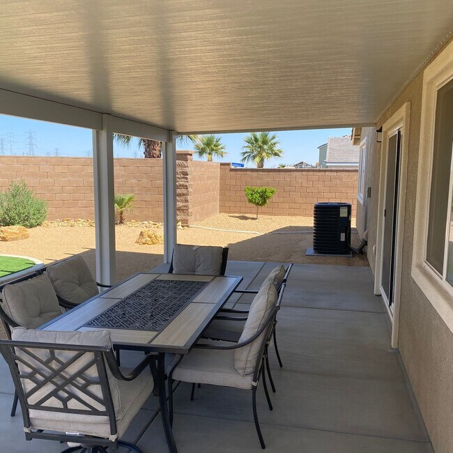 Building Photo - NEWER 4 BEDROOM VICTORVILLE HOME