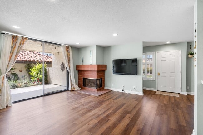 Building Photo - 2262 Martinique Ln