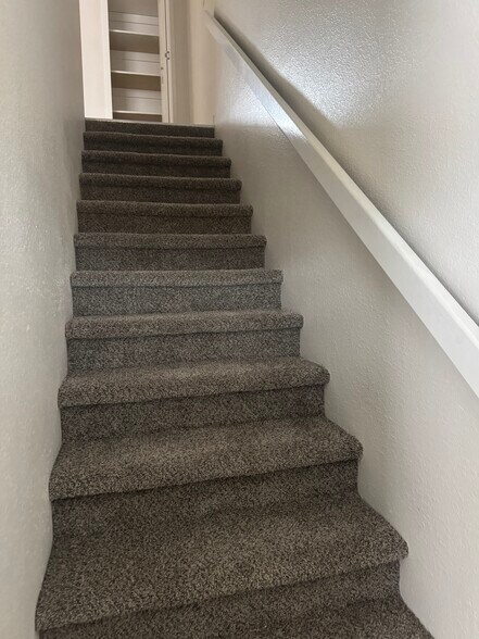 Building Photo - 1949 SW Timber Ave