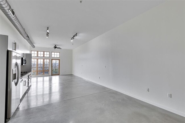 Building Photo - 2235 E 6th St