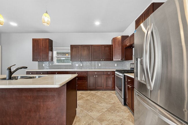 Building Photo - 146 Disney St