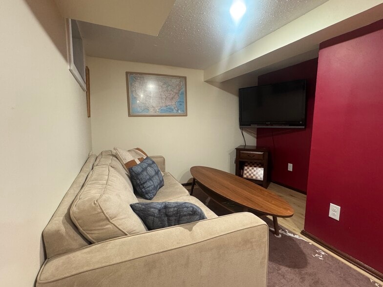 Building Photo - 603 Lexington Pky N