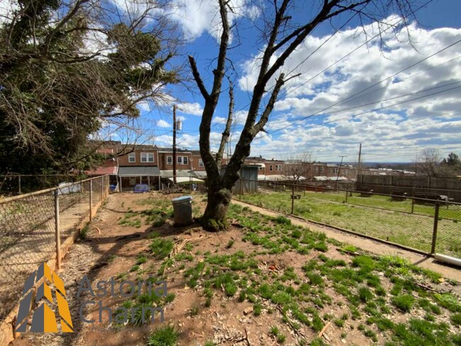 Building Photo - 3 Bedroom Home with Den and Fenced Yard in Quiet Neighborhood