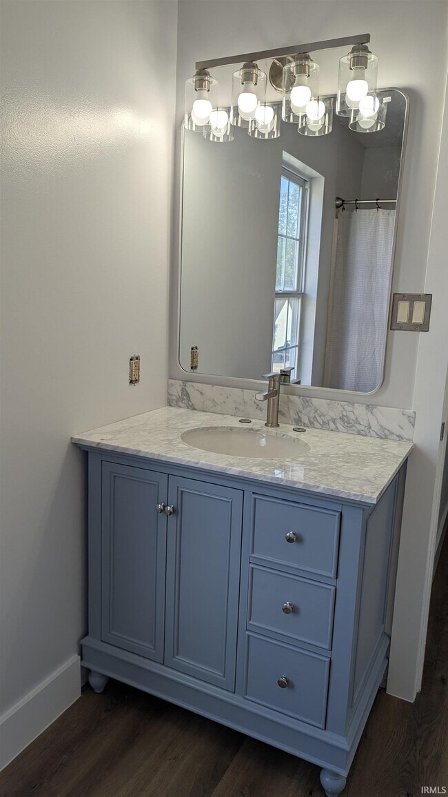 Building Photo - 432 E Laurelwood Dr