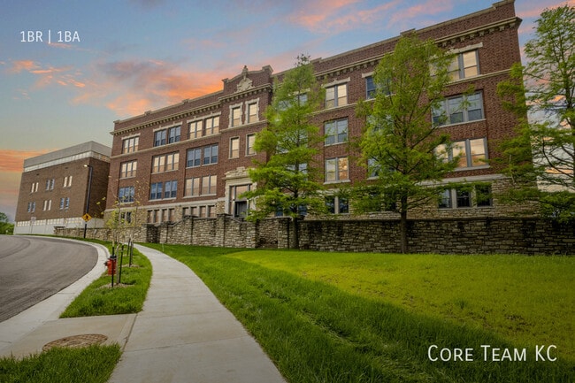 Building Photo - 310 E 39th-