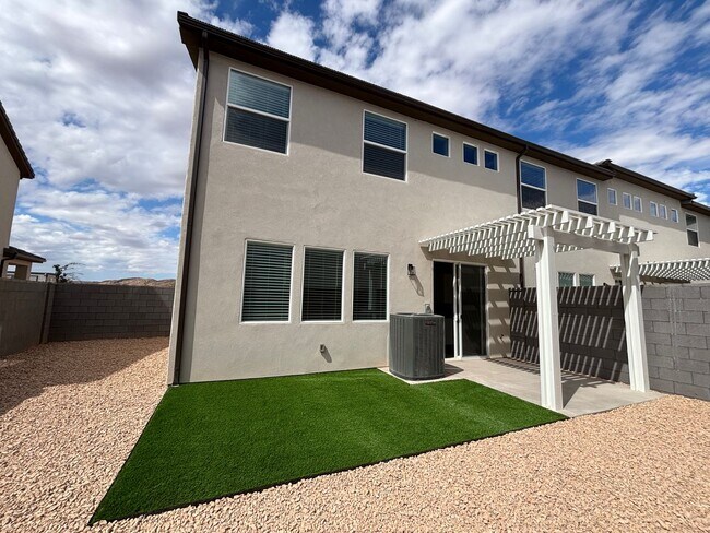 Building Photo - BRAND NEW TOWNHOME FOR RENT!