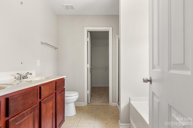 Building Photo - 3808 Herkimer Dr