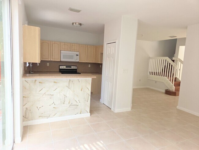 Building Photo - 3 Bedroom / 3 Bathroom Townhouse in Keys Cove Gated Community
