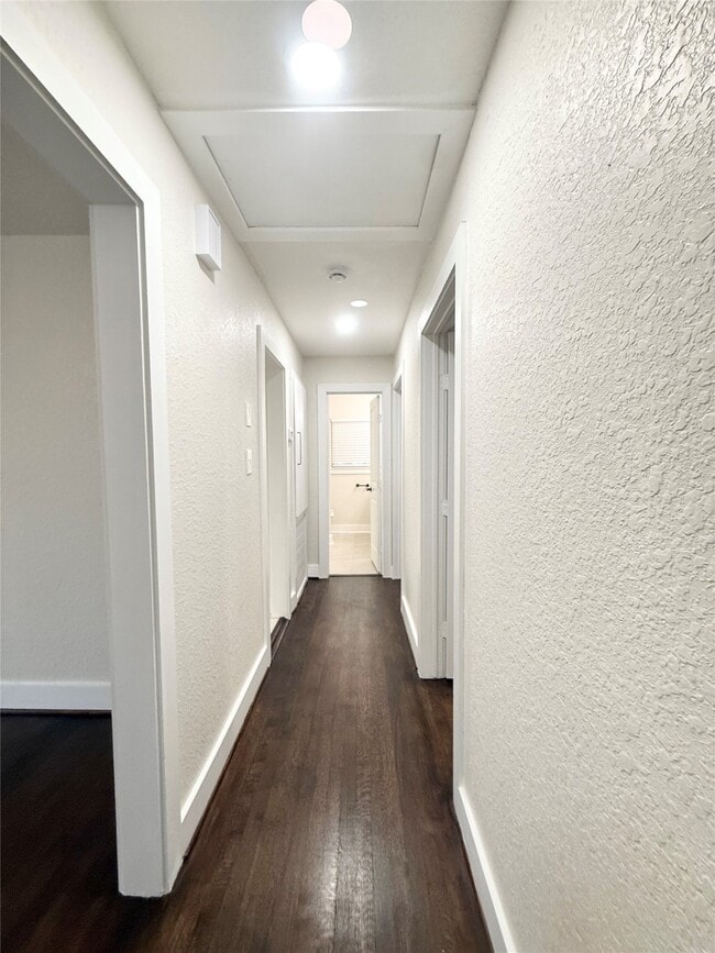 Building Photo - 318 Caladium St