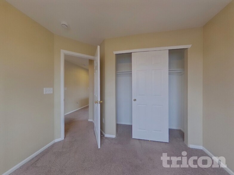 Building Photo - 10444 S Ketchwood Ct