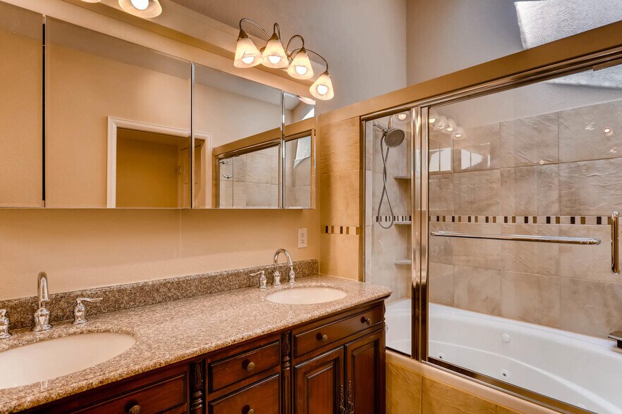 Building Photo - 2685 S Dayton Way