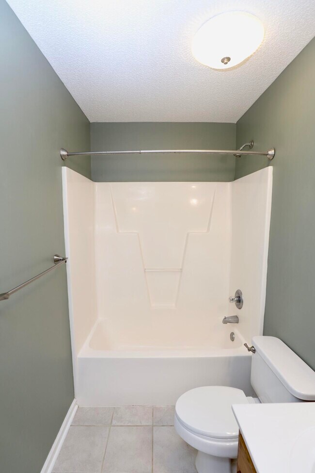 Building Photo - 3065 Temple Rd