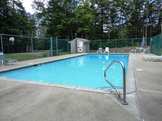 Building Photo - 9 Fawn Meadows