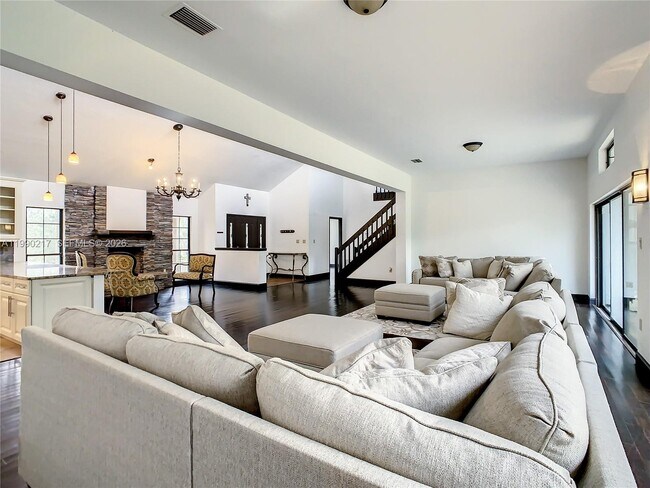 Building Photo - 2261 Mariner Cove