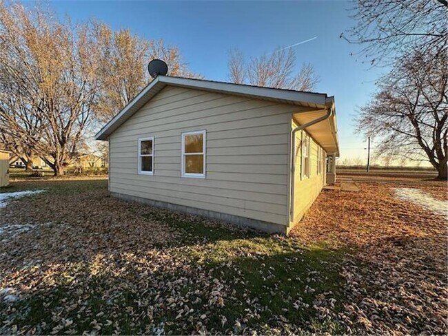 Building Photo - 205 NE 5th St