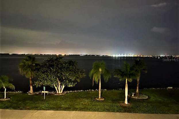 Building Photo - 1500 Park Beach Cir
