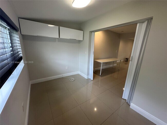 Building Photo - 2155 Biarritz Dr