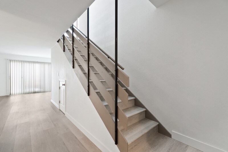 Building Photo - 712 S Fernwood St