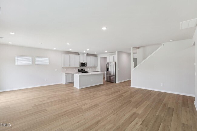 Building Photo - Spacious 5 Bedroom, 3 Bath Home with Loft & Main Level Bedroom - Move in Ready