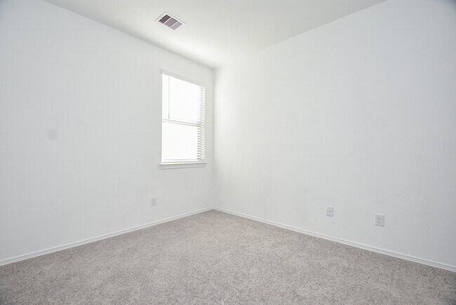 Building Photo - 5715 Aurora Grns Ln