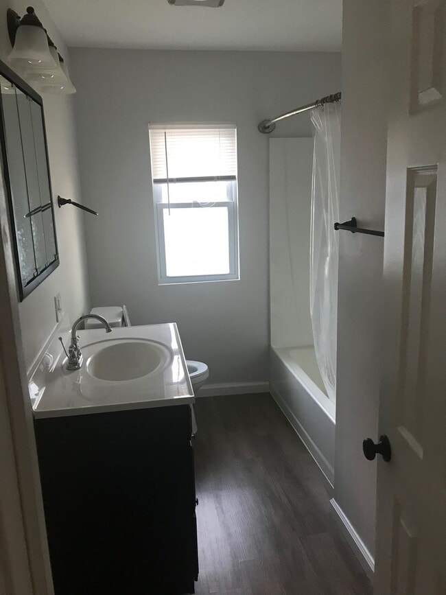 Building Photo - 2 Bedroom, 2 Bath Single Family Home in Cl...