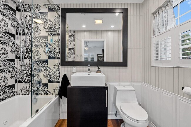 Building Photo - 9517 Bay Dr