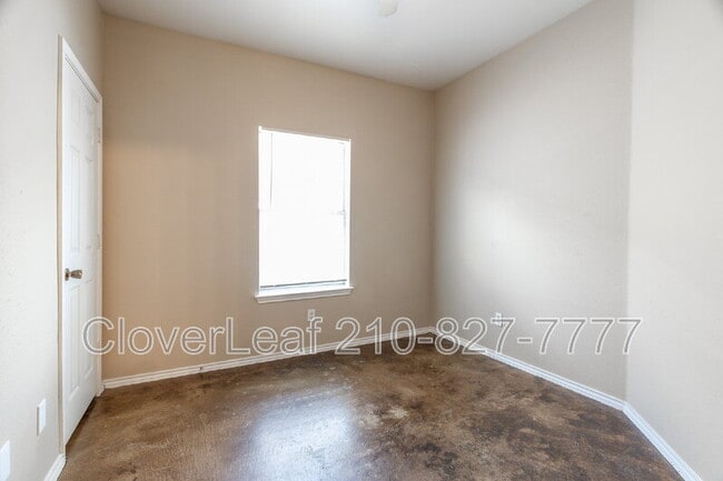 Building Photo - 5718 Golf Heights