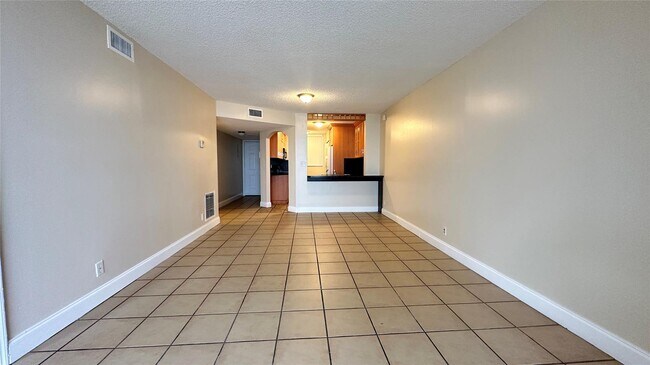 Building Photo - 118 Lake Emerald Dr