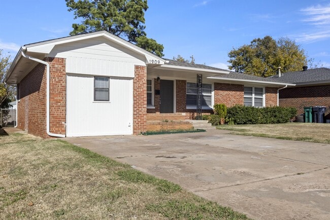 Building Photo - 1909 NE 52nd St