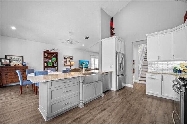 Building Photo - 83 Satinwood Ln