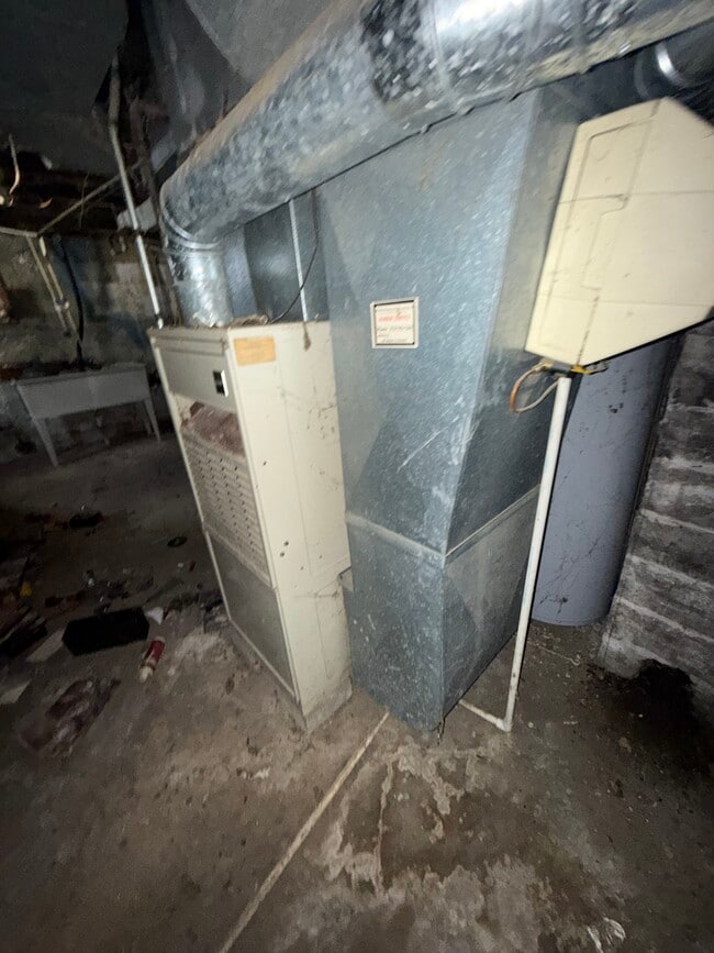 Building Photo - 111 E Livingston Dr