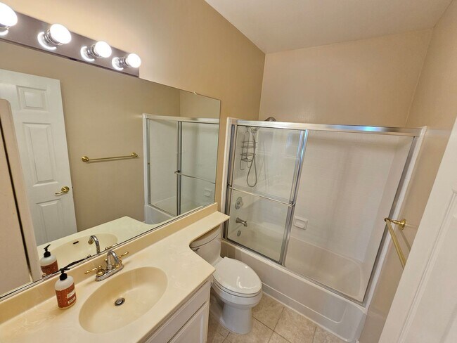 Building Photo - Charming 4 Bed 3 Bath Townhome near Santana Row Available Now!!