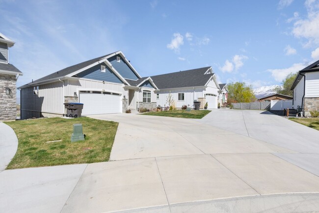 Building Photo - **Charming Home in Provo, UT 84401 – Avail...
