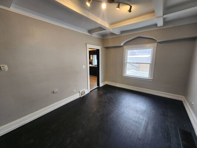 Building Photo - 552 E 120th St