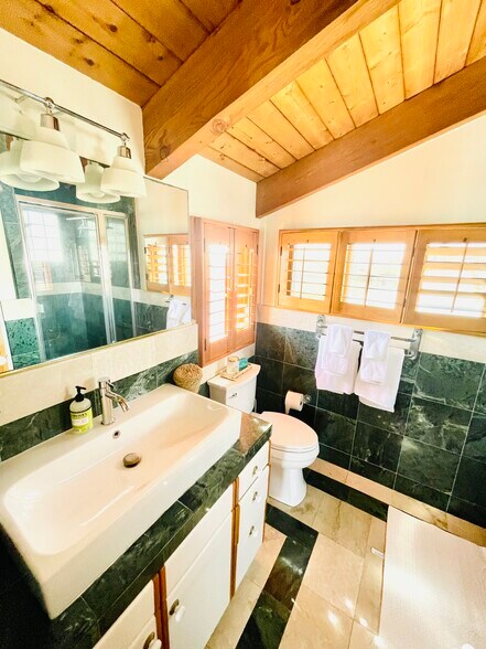 primary bath - 245 26th St