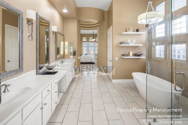 Building Photo - 1550 Summerhill Ln