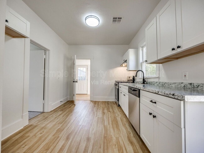 Building Photo - 811 W Wade St