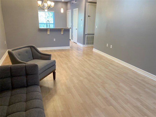 Building Photo - 3501 Chenevert St