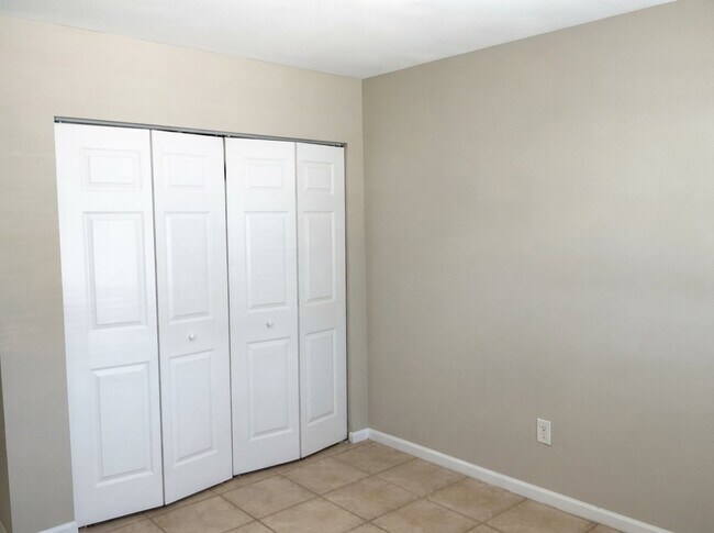 Building Photo - 671 N 68th Way