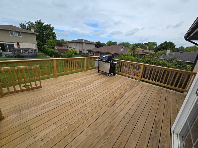 Building Photo - 15542 Sierra Dr