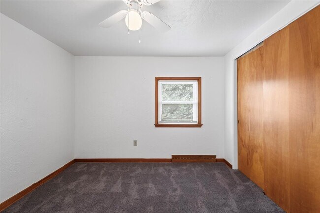 Building Photo - 3635 Poplar Ave