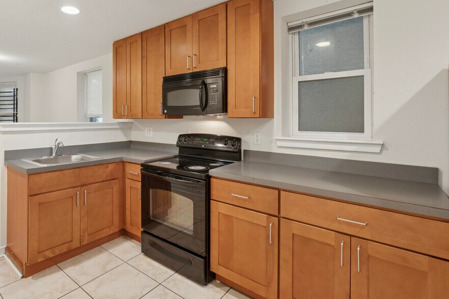 Building Photo - 1740 N Sydenham St