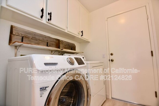 Building Photo - 40442 Clybourne Cir